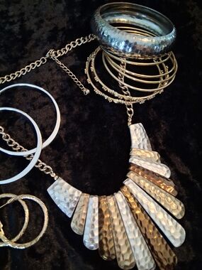Mixed Metal Hammered Fan Bib Necklace 18-20 Silver & Gold Tones Bangle Bracelets
